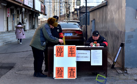 北京一封控小区两人翻越护栏去外地被立案，这两人的行为有多恶劣？