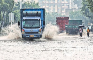 天津滨海新区强降雨，一驾驶员不幸遇难，遇到恶劣天气我们应该注意些什么？