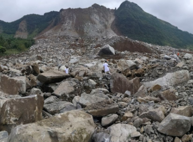 延安一处山体垮塌致4人遇难，导致山体垮塌的原因是什么？