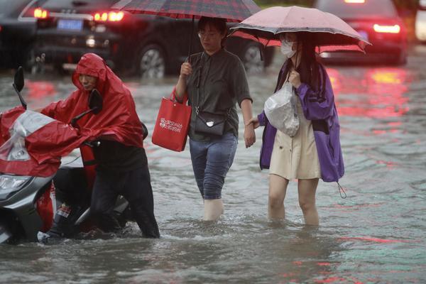 台风梅花登陆：狂风大作，暴雨横飞，具体情况是什么呢？