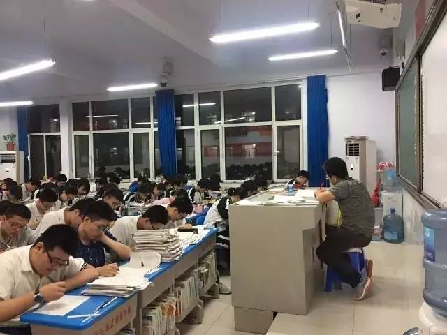 你的学校模仿过衡水中学的教学模式吗？你觉得这种模式可取吗？