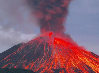 印尼塞梅鲁发生火山喷发，火山喷发形成的原因是什么？