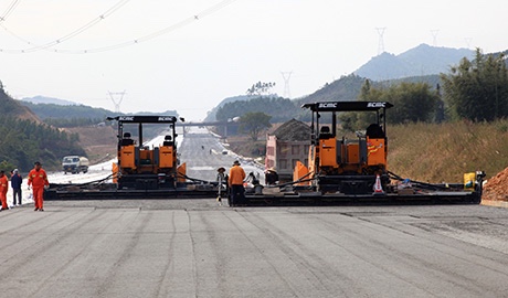 沥青混凝土道路都使用什么机械设备