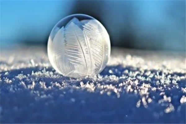 北京门头沟灵山飘雪花，这个季节下雪是什么感觉的？