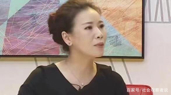 45岁房海燕近况曝光，因参加富豪寿宴被开除，如今她在干什么？