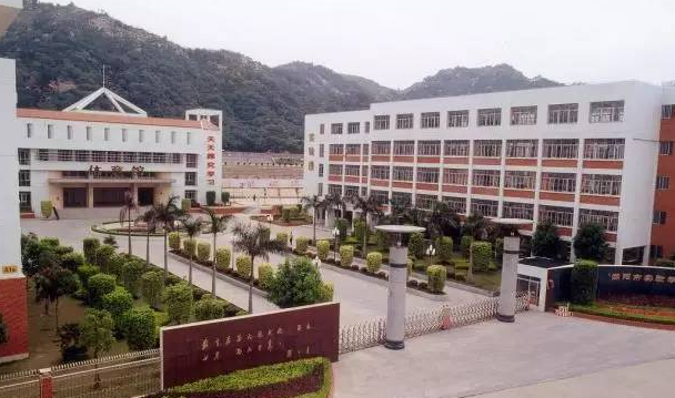 谁能告诉我汕头潮阳实验学校在广东省的排名？