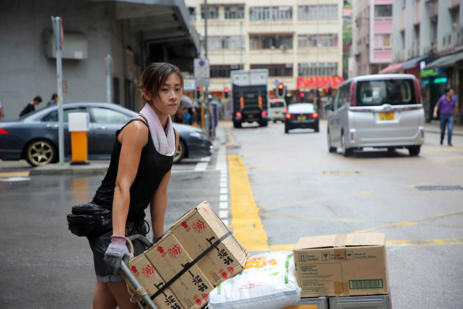 香港最美女搬运工已火，为什么她还在做搬运工？