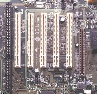 PCI-E插槽是什么？2.0和3.0有区别么？