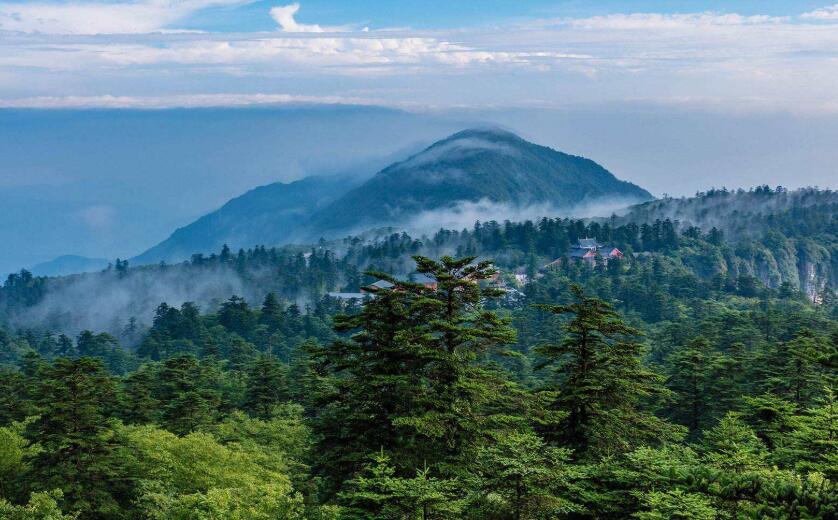 “峨眉山”为什么叫峨眉山？