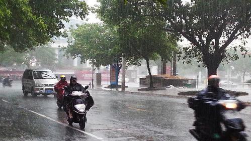 气象局发布台风暴雨双预警，有哪些地方会受到影响？